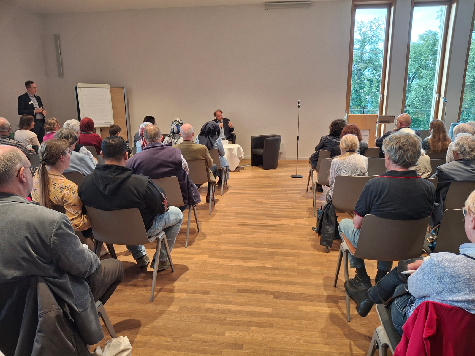 Interreligiöse Gesprächsrunde im KSI