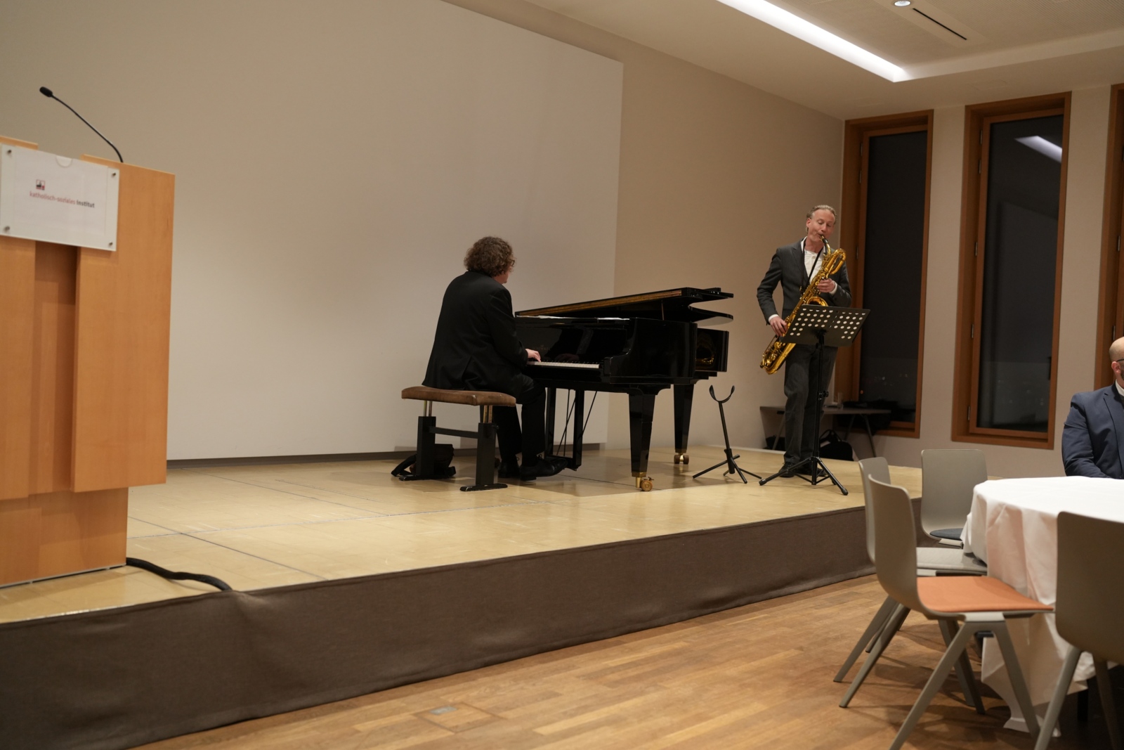 Die Musiker Martin Sasse (Klavier) und Marcus Bartelt (Saxophon).