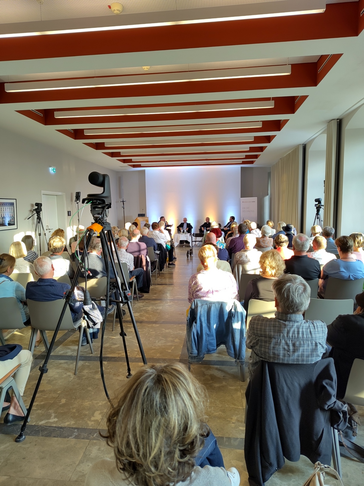 Podiumsdiskussion_ Was können wir von Papst Leo XiV. erwarten__KSI-André Schröder_Frei mit Nennung Copyright (1)