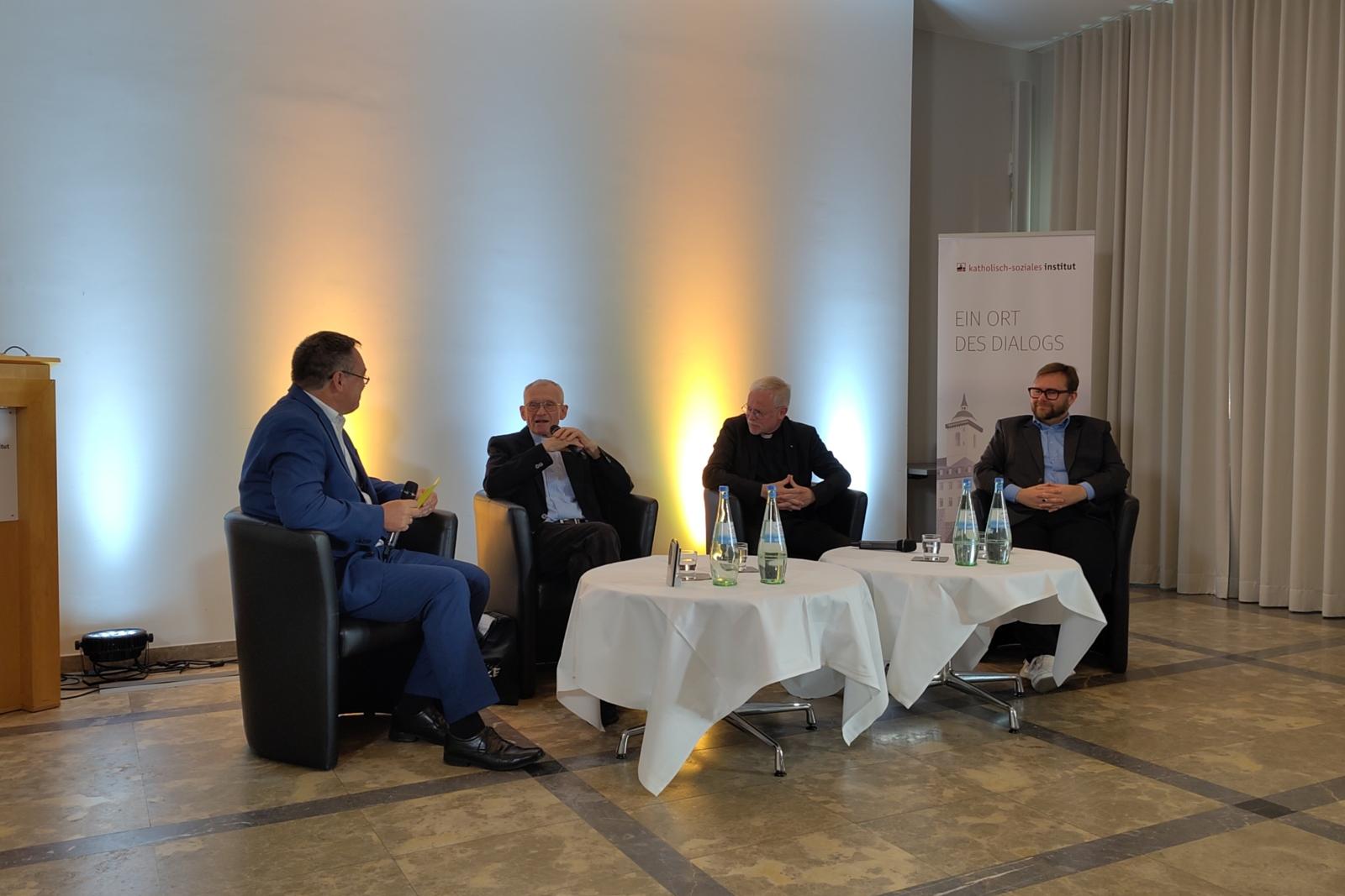 Podiumsdiskussion im KSI: Was können wir von Papst Leo XIV. erwarten?