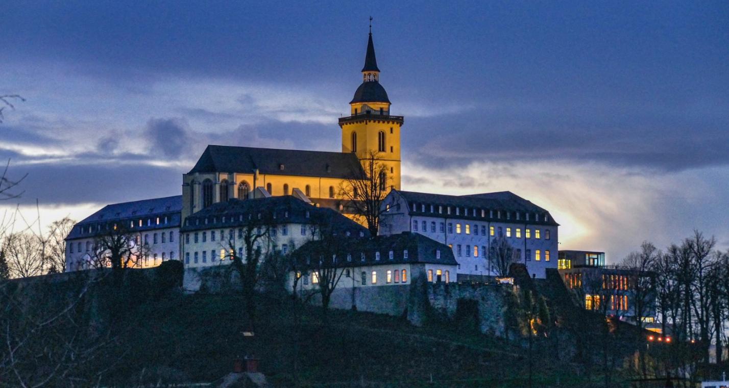 Abtei Michaelsberg im Herbst