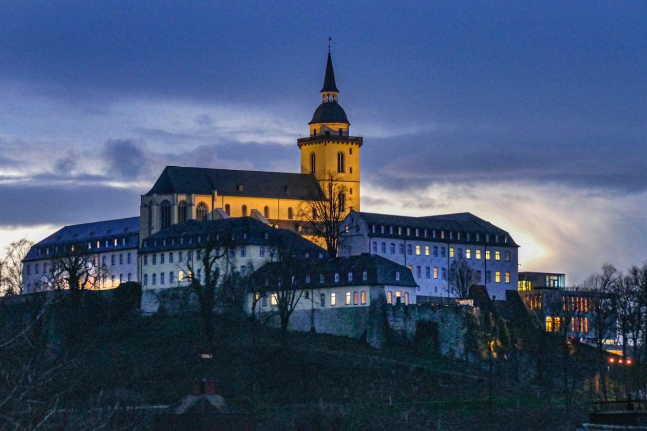 Abtei Michaelsberg im Herbst