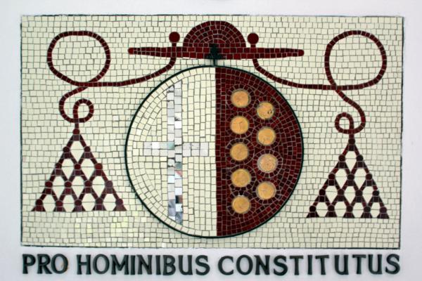 pro hominibus constitutus