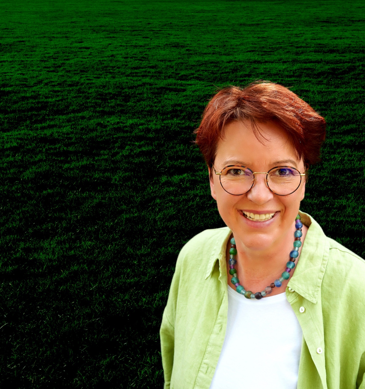 Kathrin Heinrichs im Grünen