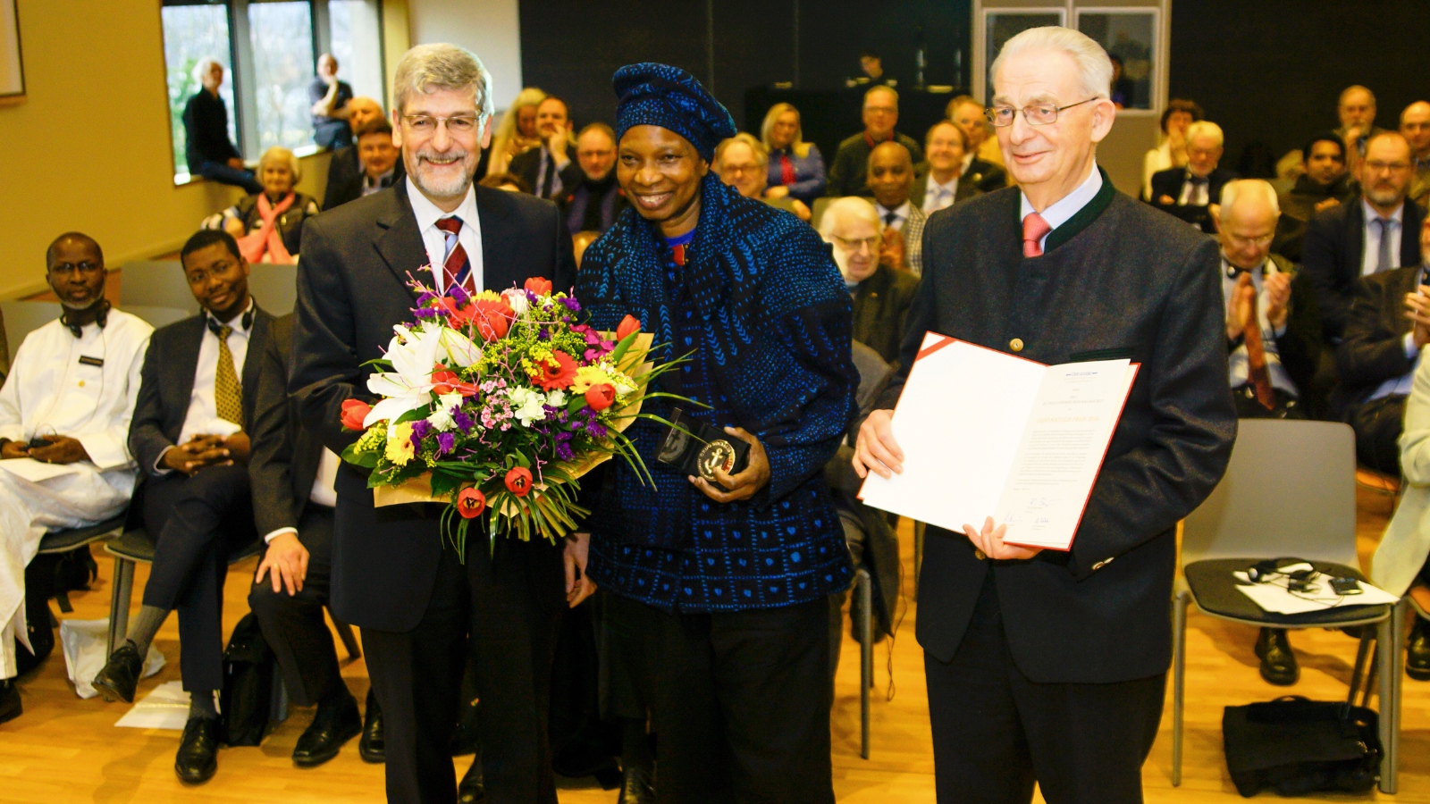 v.l. Prof. Dr. Ralph Bergold, Dr. Anne-Cahterine Beyer, Dr. Josef Thesing