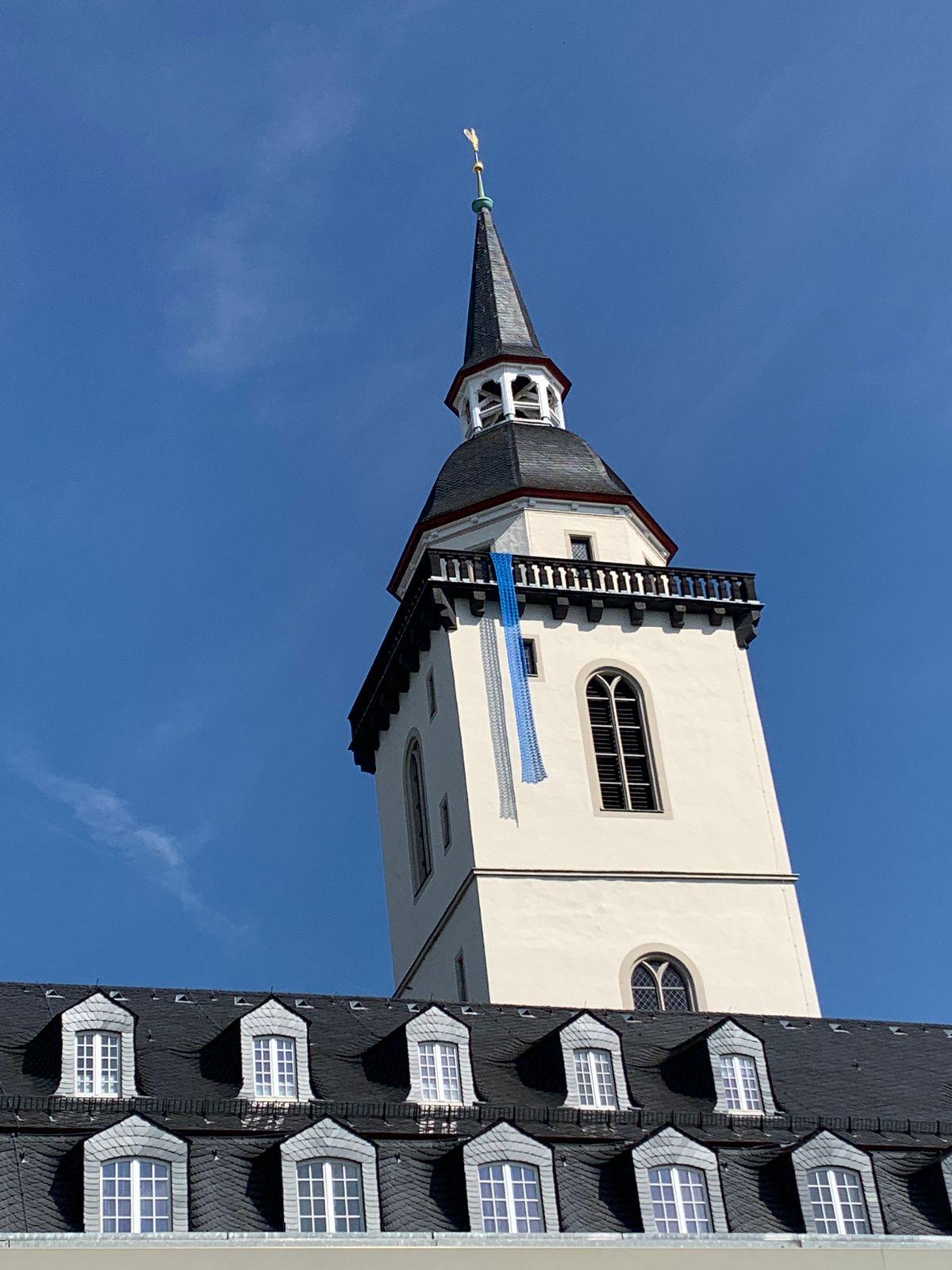 Katharina Krenkel - Ausstellung im Katholisch-Sozialen Institut Ausstellung 'Siegburg sichten' im Katholisch-Sozialen Institut auf dem Siegburger Michaelsberg sowie im 'Kiosk' auf dem Siegburger Marktplatz. Das Altartuch im Chorbereich der Abteikirche St. Michael