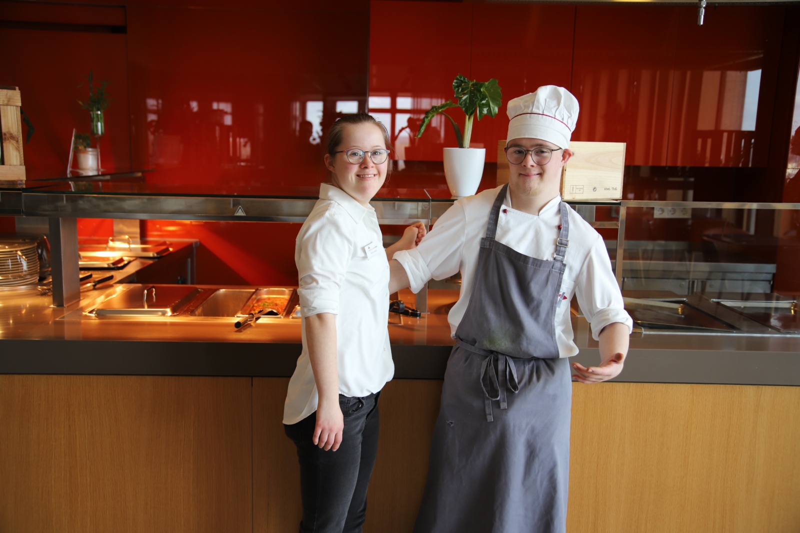 Nicola Gaebel und Tobias Wolfram absolvieren im Rahmen ihrer Dualen Ausbildung in der Akademie Himmelreich ihre Praktika im KSI